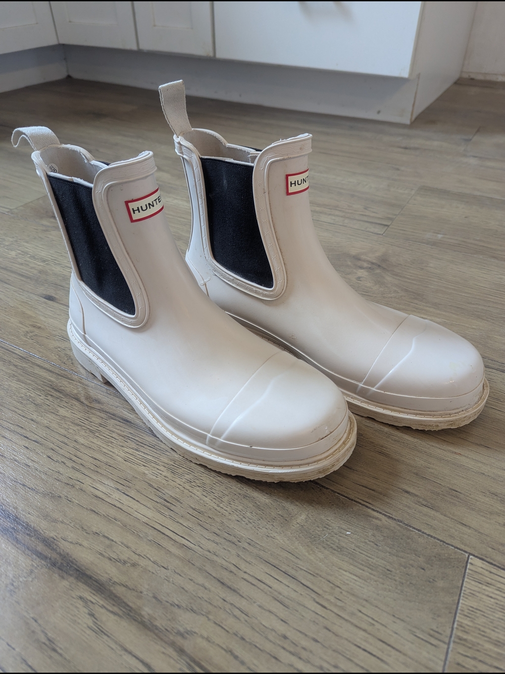Hunter Short Chelsea Rain Boots in Cream with Black Elastic